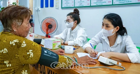 Trao yêu thương từ một chiếc thẻ
