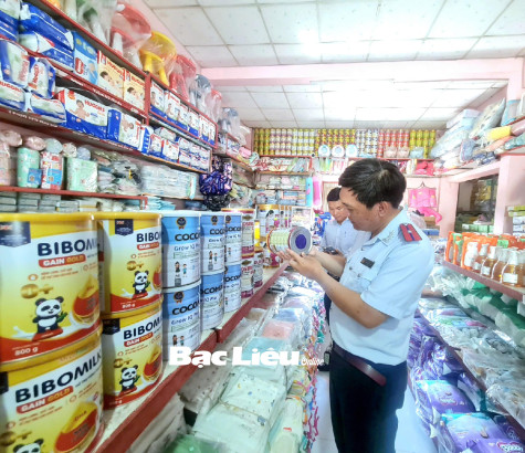 Kiểm tra đột xuất việc chống gian lận thương mại, hàng gian, hàng giả: Chưa phát hiện sữa bột giả