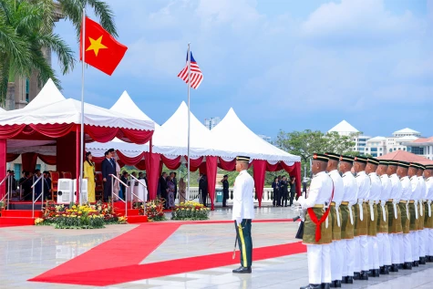 Thủ tướng Anwar Ibrahim chủ trì lễ đón Thủ tướng Phạm Minh Chính thăm chính thức Malaysia