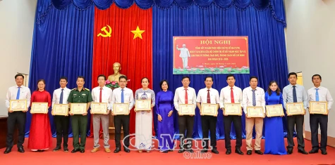 13 tập thể và 27 cá nhân được tuyên dương điển hình học tập và làm theo lời Bác