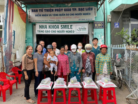 Ấm lòng người từ những hạt gạo nghĩa tình