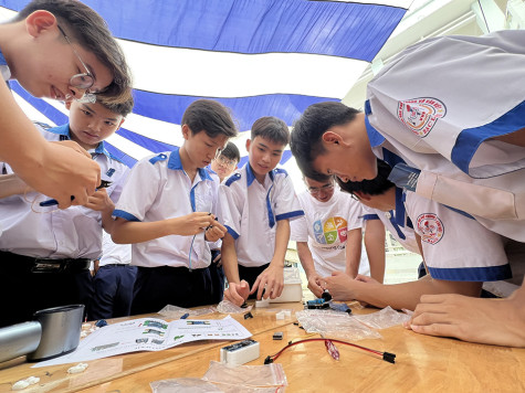 Gần 1.000 học sinh tham gia Chương trình School tour – Samsung solve for Tomorrow 2025