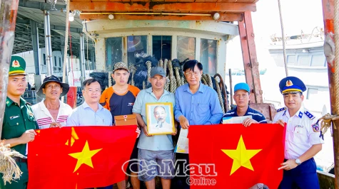 Hải đoàn 42 đồng hành cùng ngư dân