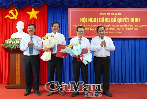 Công bố quyết định hợp nhất Báo Cà Mau và Đài Phát thanh - Truyền hình Cà Mau