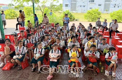 Trao yêu thương - Gửi nụ cười 