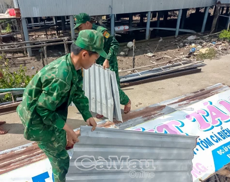 Xảy ra vụ sạt lở làm sập nhà dân ở Đất Mũi