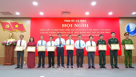 9 tập thể, 21 cá nhân điển hình trong học tập và làm theo tư tưởng, đạo đức, phong cách Hồ Chí Minh
