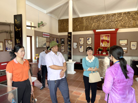 Báo động di tích bị… xâm hại