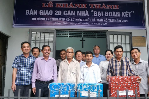 Công ty Xổ số kiến thiết Cà Mau tài trợ 20 căn nhà Đại đoàn kết cho tỉnh Cà Mau