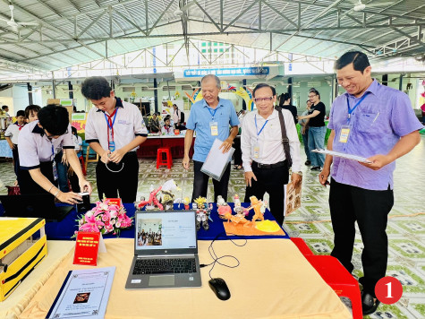 Vòng chung khảo đánh giá mô hình, sản phẩm Cuộc thi Sáng tạo thanh thiếu niên, nhi đồng huyện Hòa Bình, năm học 2024 - 2025: Nhiều mô hình, sản phẩm có tính sáng tạo cao
