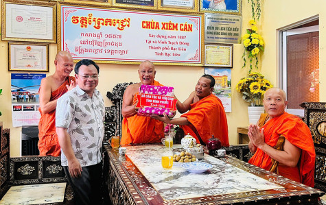Đoàn già làng Bình Phước đến Bạc Liêu học hỏi kinh nghiệm và tham quan mô hình sản xuất