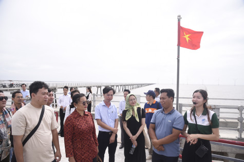 Đoàn công tác Bộ Văn hóa và Nghệ thuật Campuchia tham quan các điểm du lịch, văn hóa tại Bạc Liêu