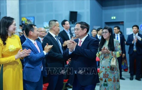 Thủ tướng Phạm Minh Chính gặp gỡ cộng đồng người Việt Nam tại Pháp