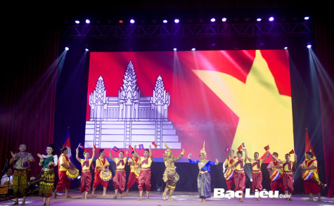 Nồng thắm nghĩa tình láng giềng