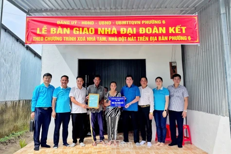 Bàn giao 2 căn nhà do Tổng Công ty Cảng hàng không Việt Nam hỗ trợ