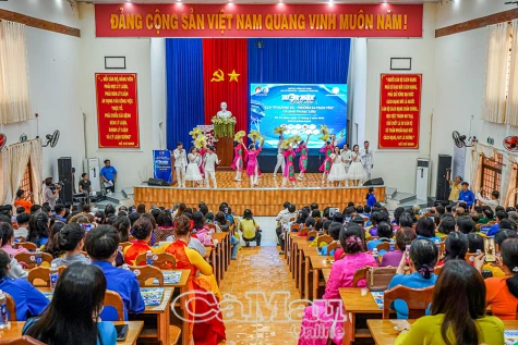 Gắn kết yêu nước, hướng về biển đảo Tổ quốc
