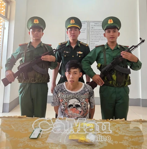 Tạm giữ đối tượng mang ma túy ra biển sử dụng