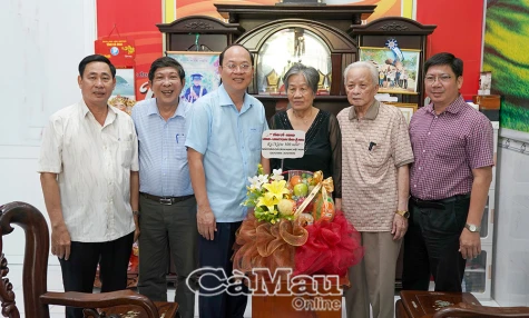 Bí thư Tỉnh uỷ Nguyễn Hồ Hải thăm gia đình nhà báo lão thành, nhà báo liệt sĩ