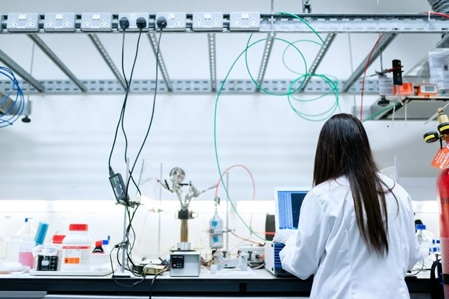 Những tiêu chuẩn vàng khi chọn mua máy nén khí trong phòng thí nghiệm