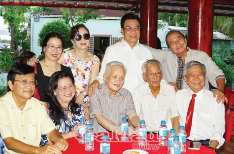 Những cánh chim đầu đàn