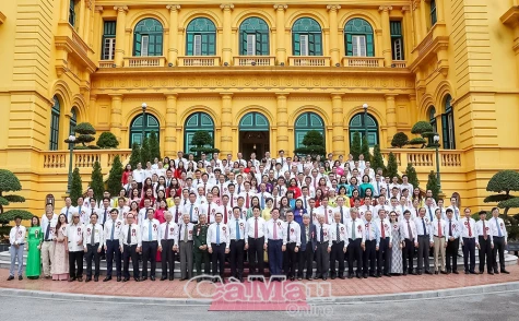 Chủ tịch nước Lương Cường gặp mặt và tuyên dương các nhà báo tiêu biểu