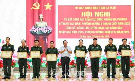 Cà Mau tăng cường xây dựng khu vực phòng thủ, hoàn thành 100% chỉ tiêu tuyển quân