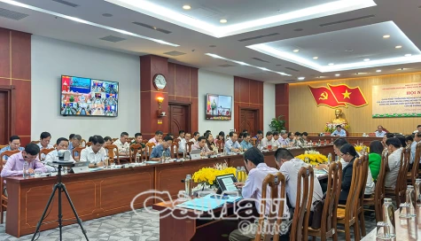 Đẩy nhanh chuyển đổi số, bảo đảm liên thông, đồng bộ toàn hệ thống chính trị
