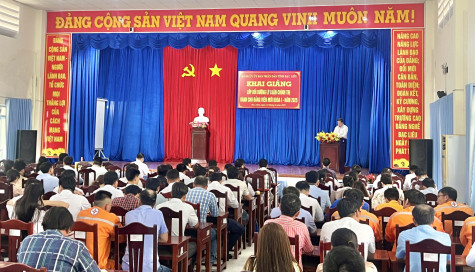 Hơn 180 đảng viên mới được bồi dưỡng lý luận chính trị