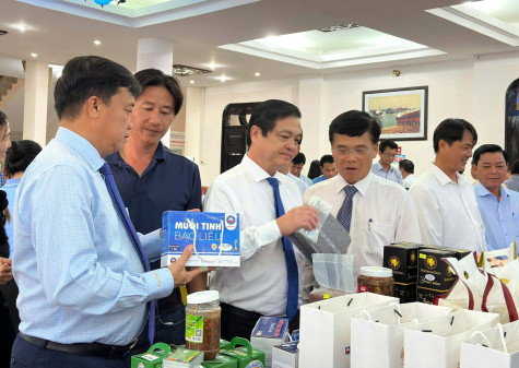 Hai sản phẩm muối tinh và muối hạt Bạc Liêu được công nhận đạt chuẩn OCOP 5 sao