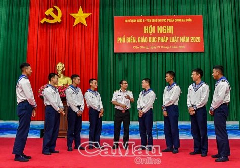 Vùng 5 Hải quân: Nâng cao kiến thức pháp luật cho cán bộ, chiến sĩ