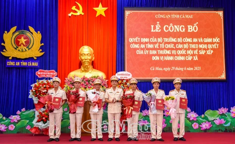 Công bố quyết định của Bộ trưởng Bộ Công an, Giám đốc Công an tỉnh về sắp xếp công an cấp tỉnh, công an cấp xã