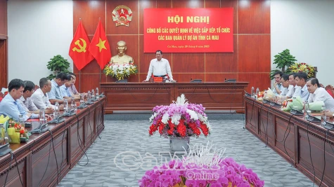 Công bố các quyết định về sắp xếp, tổ chức các Ban Quản lý dự án tỉnh Cà Mau