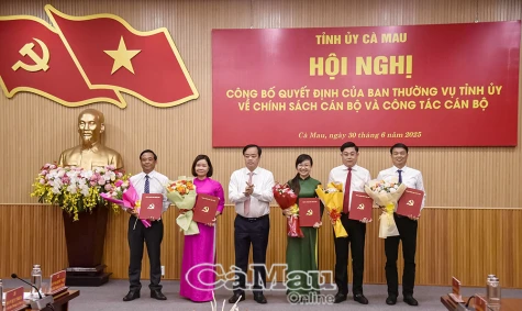 Ban Thường vụ Tỉnh uỷ Cà Mau kiện toàn công tác cán bộ