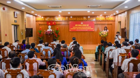 Công bố quyết định thành lập các tổ chức chính trị - xã hội; công tác cán bộ các đơn vị sự nghiệp công lập