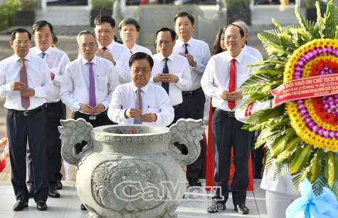 Lễ viếng Chủ tịch Hồ Chí Minh trước thời khắc lịch sử hợp nhất Cà Mau – Bạc Liêu
