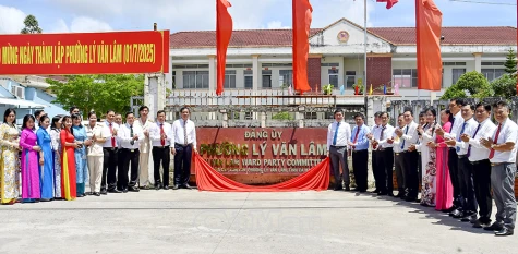 Trao quyết định và ra mắt Đảng bộ phường Lý Văn Lâm