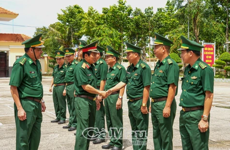 Đoàn công tác Bộ Tư lệnh Quân khu 9 thăm, làm việc với Bộ đội Biên phòng Cà Mau