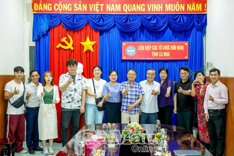 Liên hiệp Hữu nghị tỉnh Cà Mau tiếp và làm việc với đoàn Tổ chức The Corea Peace3000