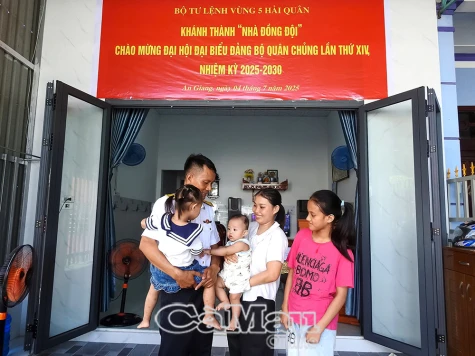 Bộ Tư lệnh Vùng 5 Hải quân bàn giao 4 “Nhà đồng đội”