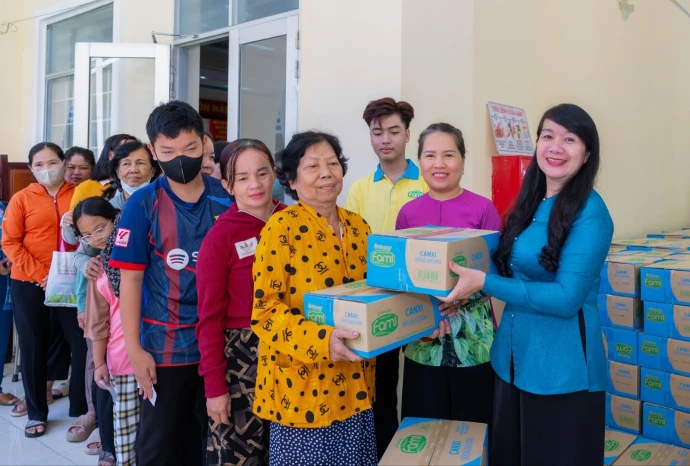 Fami Canxi & Chuyến Xe Nhân Ái tiếp sức “Cứng cáp trăm phần trao cộng đồng nhân ái”