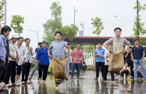 Sôi nổi trò chơi dân gian trong Ngày hội Toàn dân bảo vệ an ninh Tổ quốc