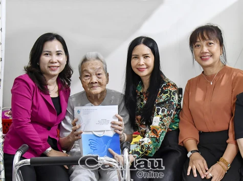 Hội Liên hiệp Phụ nữ Việt Nam tri ân người có công tại Cà Mau
