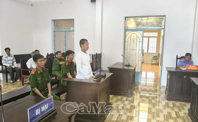 7 năm tù vì tội “Hiếp dâm người dưới 16 tuổi”