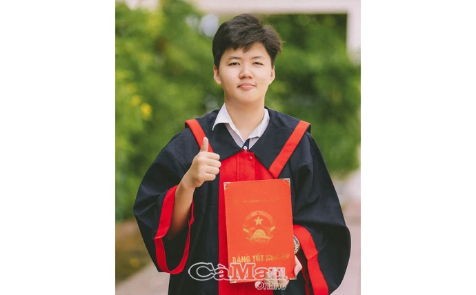 Thủ khoa Đất Mũi và hành trình mang ước mơ gửi vào màu áo lính