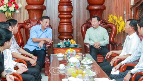 Lãnh đạo tỉnh Cà Mau thăm các cơ sở tôn giáo