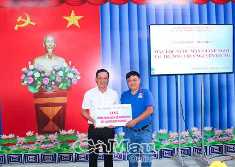 Cần nhân rộng hệ thống máy lọc nước ngọt tại các trường toàn tỉnh