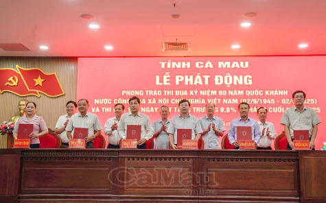 Cà Mau phát động thi đua kỷ niệm 80 năm Quốc khánh và 180 ngày tăng trưởng 8,8 %