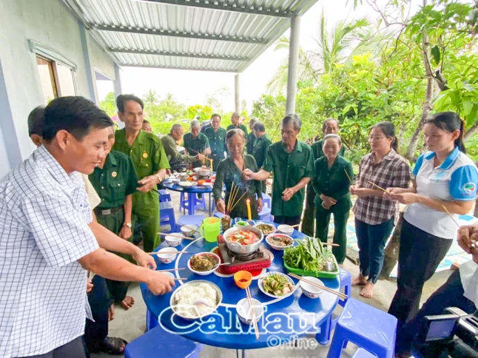 Ấm tình ngày giỗ đồng đội