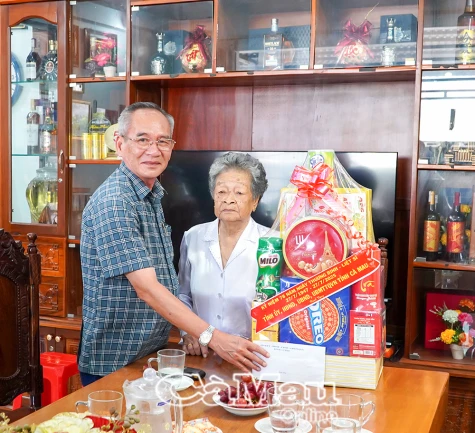 Đảng, Nhà nước và Nhân dân mãi ghi nhớ công lao các gia đình cách mạng