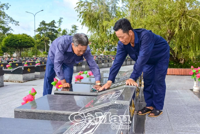 Nghĩa tình người quản trang